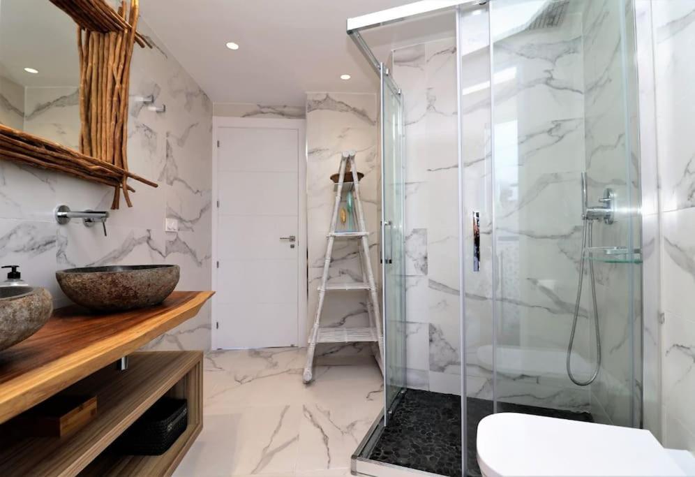 Luxurious 2-Bedroom Apt With Stunning Views, 1St Line On Levante Beach, 貝尼多姆 外观 照片
