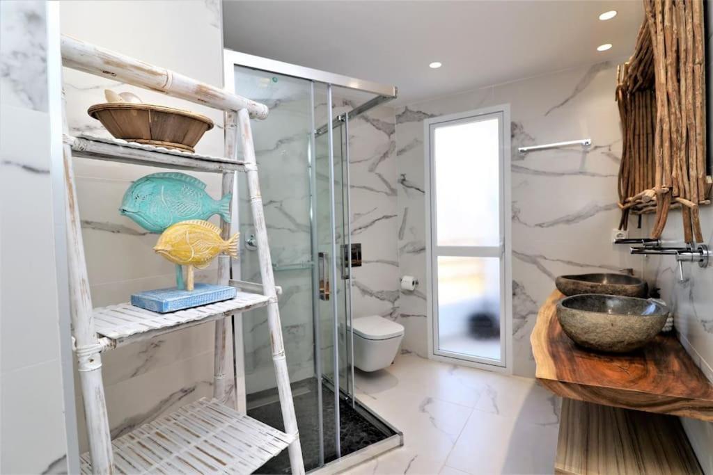 Luxurious 2-Bedroom Apt With Stunning Views, 1St Line On Levante Beach, 貝尼多姆 外观 照片